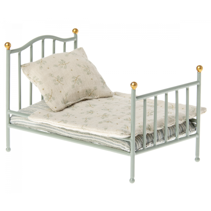 €27.89 Maileg poppenhuis bed mint 13cm (Vintage bed, Mouse Mint) €27.89 Maileg poppenhuis bed mint 13cm (Vintage bed, Mouse Mint)