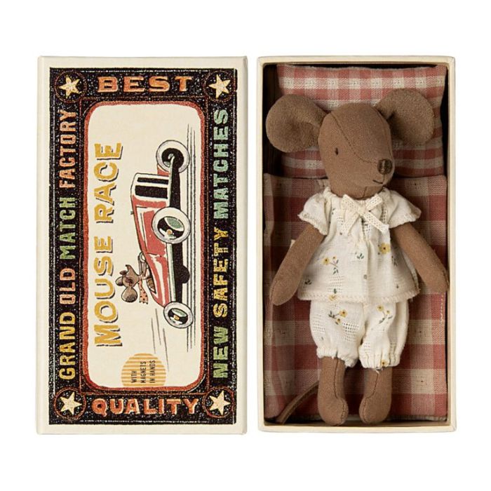 Maileg Grote Zus Muis 13cm(Big sister mouse in matchbox) Maileg Grote Zus Muis 13cm(Big sister mouse in matchbox)