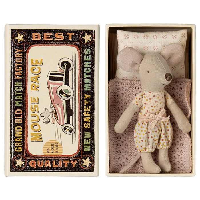 Maileg Kleine zus Muis 11cm (Little sister mouse in matchbox)
