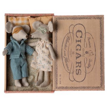 €49.89 Maileg vader en moeder muis in sigarendoos 17cm (Mum & Dad in cigarbox)