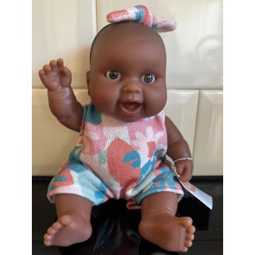 Paola Reina puppegie donker meisje bloemetjespakje 21cm