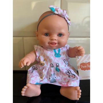 Paola Reina puppegie meisje konijnenjurk 21cm