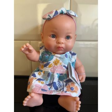 Paola Reina puppegie meisje bloemetjesjurk 21cm