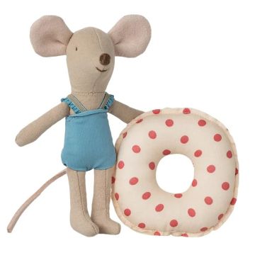 Maileg kleine zus muis met zwemband 10cm (Beach Mouse with Float Little Sister Red Dot)